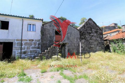 House V2 in ruin, for restoration, in Vila Verde, Valdreu, Braga.Located in Brezeguimbra. Inserted in old village, with houses already recovered. Consisting of 7 divisions being on the ground floor 2 stores and on the 1st floor by 5 divisionsAreas:- ...