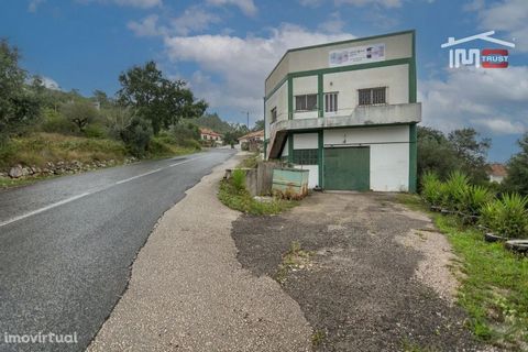 Excellent warehouse for industrial activity or workshop with an area of 492m2 in one of the main access roads to Mira de Aire. The warehouse has two floors and on the top floor has rooms for offices, toilet, reception room or shop. On the lower floor...