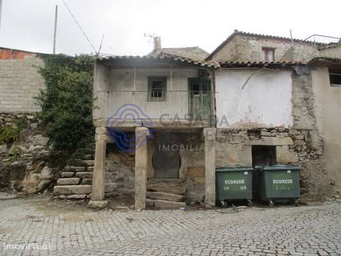 Granite villa with 100 m2 of built area to restore, located in the center of the typical village of Mairos, located 18km from the center of Chaves. It has available connection to electricity, water from the company and public sanitation network. Exce...