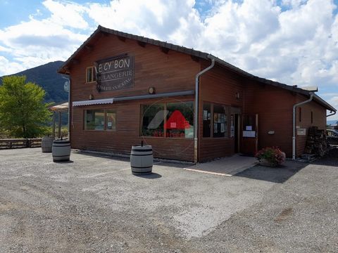 Abithéa Gap offers you, a stone's throw from Veynes in the town of Montmaur, a business and its home. Ideally located in the high Alps at the growth of Buech and Devoluy, this building consists of a commercial premises used as a bakery - pastry - sna...