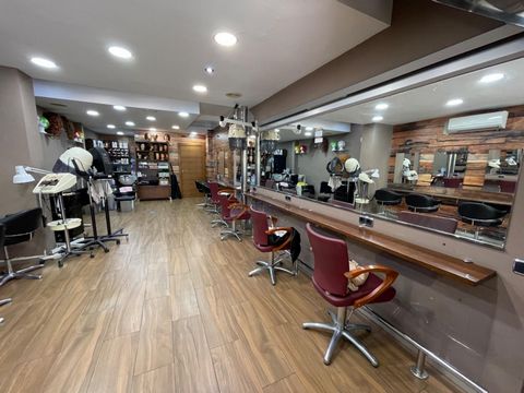 IT IS SOLD UNDER COMMERCIAL WITH CONSOLIDATED TENANT, CURRENTLY IT IS A HAIRDRESSER, IN RAMON JARA STREET IN THE HEART OF CEUTI IS IMPECCABLE VERY BRIGHT