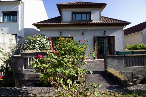 Real estate acquisition of a large house T7 on the territory of Valenton. If you want to see this house, do not hesitate to contact Abithea Yerres. In about 125m2 habitable and about 240m2 useful, the property is formed by a bathroom, a toilet, a sit...