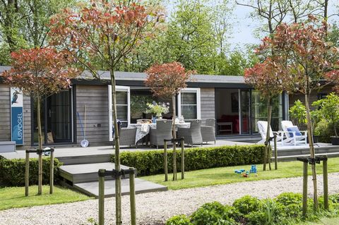 This property is situated in a central park, in a vast nature reserve with lakes and waterways between Amsterdam and Utrecht. Amsterdam, with its rich culture and history, is only 30 km away. Utrecht, which was in the Middle Ages the most important a...