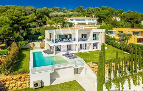 Amanda properties offers this magnificent contemporary villa of 370.03 m2 on a plot of 1,424 m2 with 4 en suite bedrooms with dressing rooms and private bathrooms. The villa has a spacious living room, dining room, fully equipped kitchen, wine cellar...