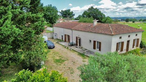 Summary An old stone farmhouse of around 135 m2 on one level, set in a wooded garden of 1,845 m2. The house requires complete renovation with the possibility of converting the 1st attic floor, which is currently an attic, which will increase the livi...