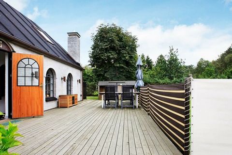 Dieses Ferienhaus liegt auf einem Landgut im südlichsten Teil von Napstjert in der Nähe von Jerup. Das Haus ist ansprechend und hat viele hübsche Details. Das gesamte Erdgeschoss ist mit beheiztem Fliesenboden ausgelegt. Hier finden Sie eine gut ausg...