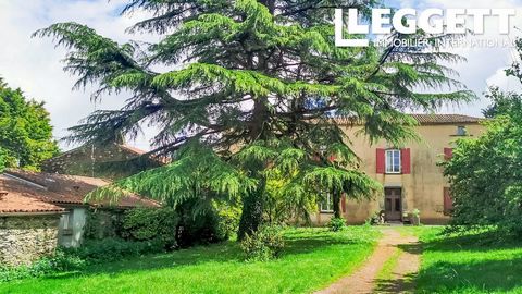 A21003TBO85 - Magnificent 16th-century Vendéen mansion, an exceptional property with 2 successful gîtes, filled with history and rare in the region. Information about risks to which this property is exposed is available on the Géorisques website : ht...