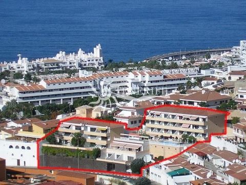 Ce bâtiment se trouve à Pasaje Austria, 38660, Adeje, Santa Cruz de Tenerife, Torviscas Alto. C’est un bâtiment, construit en 1985, qui a 1234 m2.