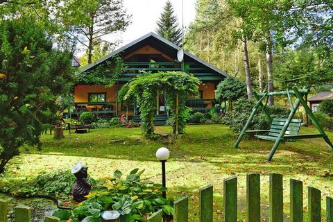 Esta impresionante casa de vacaciones se encuentra en la tranquila ciudad de Zakowo, en la llamada Suiza Casubia. Hay un hermoso jardín bien cuidado que invita a relajarse y descansar. Aquí, también puede disfrutar de la comida de barbacoa. Esta casa...