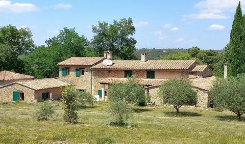 This property is located between the villages of Bonnieux and Lourmarin in the heart of the Luberon. The 200m² stone house plus two bories (round dry stone buildings) date back to 1850. In an exceptional part of the countryside without any close neig...