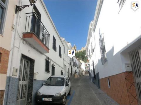This large well presented 4 double bedroom, 2 bathroom Townhouse is situated in a great location, close to the town centre in the popular and historical city of Alcala la Real in the south of the Jaen province of Andalucia, Spain. With on street park...