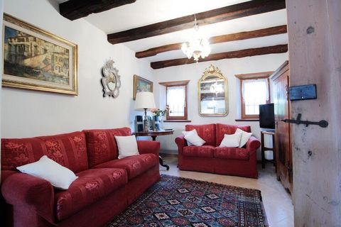 This beautiful house from 1760 is located in the quiet village of Chies d'Alpago. With its antique furniture and rich history, it's like stepping back in time. Ideal for relaxing holidays with family or friends. From the house you can discover the im...