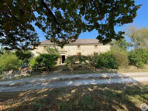 A large ensemble of property in approx 15 hectares of land. Including a traditional farm house for renovation, another modern open plan house, that was originally a stone barn, a tobacco barn and another huge barn with a concreted floor, gas powered ...