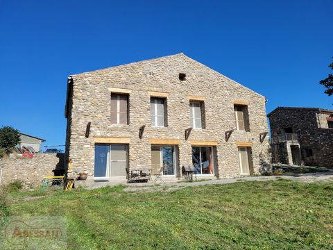 Hautes Alpes (05) - For sale in Upaix, superb building of 302 m² of living space, with 2 accommodations on a plot of 3031 m². It consists of 2 separate accommodations, which can be transformed into one: The first as follows: a living room, dining roo...