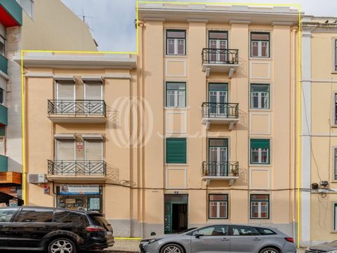 Building with 672 sqm of gross construction area, consisting of a shop and seven apartments, in Alto de Santo Amaro, Alcântara, Lisbon. The building is in good condition, needing some repair work, with some of the apartments already renovated. It is ...