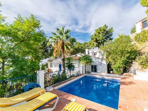 Charming Holiday Villa with Private Pool and Scenic Views Discover this delightful holiday villa featuring a private pool, set against the stunning backdrop of the Sierras de Almijara. Conveniently located within walking distance of the picturesque v...
