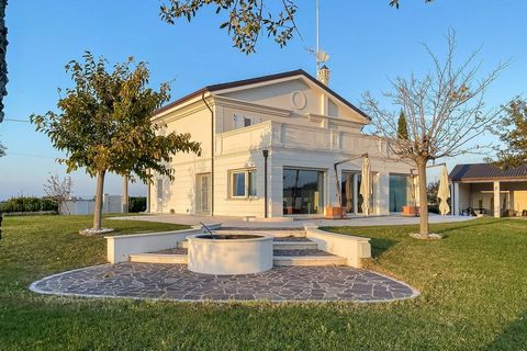 San Clemente (RN), we offer for sale a luxury single-family villa, enchanting for its breathtaking panoramic view and modern design. Built in 2010 on a hilly position close to the Adriatic coast and the renowned cities of Rimini, Riccione and San Mar...