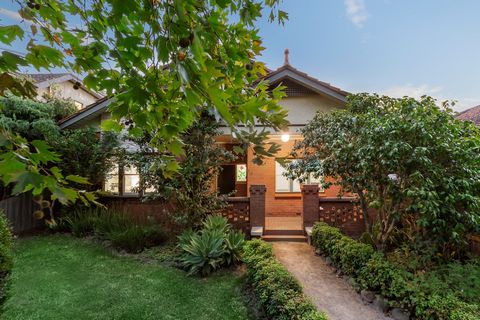 Arguably one of St Kilda’s best kept and peaceful secrets, this freestanding solid brick, three bedroom plus open study 1920s period home is gently tucked away in a tree-lined cul de sac between the vibrancy of Carlisle Street and the soothing calm o...
