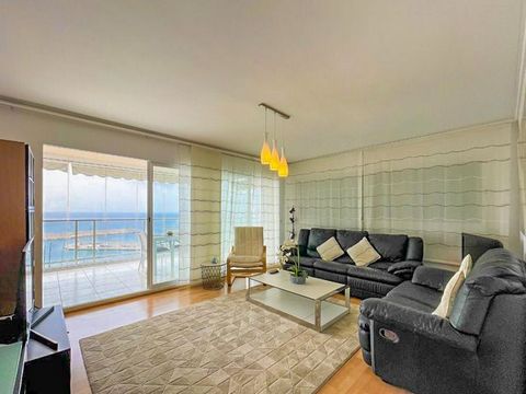 LONG STAY RENTAL: Splendid flat with panoramic views to the sea, Peñon de Ifach and the coast from Calpe to Albir. Located only 50 metres from the sea and 200 metres from the beach. It is rented directly by the owner. The flat is located in a residen...