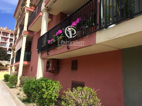 En Port Saplaya (Alboraya) ponemos a la venta un apartamento AMUEBLADO de 3 habitaciones y 2 Baños completos , salón comedor amplio con acceso a una terraza / balcón de unos 15 metros con vistas a la dársena y la plaza de la Señoría. Incluido Plaza d...