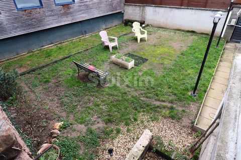 Ref 67662GM: Located a stone's throw from the town center of Autun, this charming triplex town house offers an ideal living environment. Its intimate garden, entirely enclosed and not overlooked, accessible via an electric gate, guarantees tranquilit...