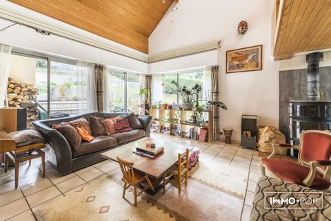 Immo-pop, the fixed-price real estate agency, offers you this R+4 house of 169 m² with independent studio, facing East/West, located in a suburban area of Orsay. With a plot of 639 m², this house is close to shops, schools and the RER B. In this hous...
