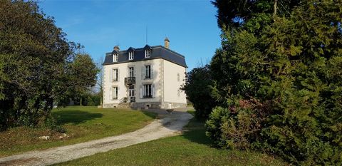 19th century mansion ideally located in the countryside near Limoges , 15 minutes from an 18-hole golf course. With 295 m² of living space, this residence combines classic chic charm with large, bright spaces. On the ground floor, a hall with a doubl...