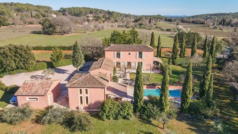 Charming Aixoise bastide with a separate guest accommodation and a double garage on a flat terrain of approximately 5,300 m2 amid vineyards, not far from the authentic village center in a tranquil environment. The bastide is divided into 3 sections. ...