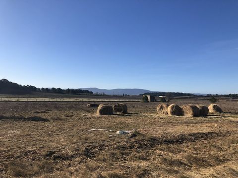 Land of 26000 m2 with shed of 17m2 Non-constructible land without water, well or electricity Ideal for horses No vegetable cultivation, fruit trees allowed Agence la Pierre du Languedoc