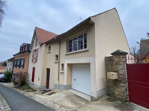 GOMETZ LE CHATEL: EXCLUSIVITY - 2 minutes walk from the bus to the Gare d'Orsay - In the heart of the village this 19th century house completely renovated with an area of 150 m2 built on a plot of land of 426 m2 and comprising: an entrance, a double ...