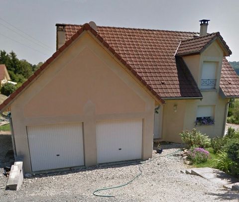 The IMMOREECHT agency offers you EXCLUSIVELY 7 minutes from downtown MONTBELIARD, 20 minutes from the HOSPITAL of MEROUX-MOVAL. Quiet, at the bottom of a dead end, this charming house of 2001 including: On the ground floor: an entrance, a kitchen ope...