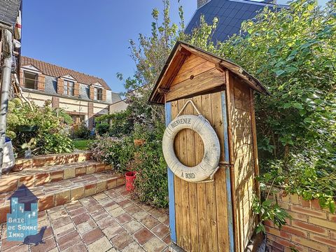 David ROBERT, your real estate advisor Baie de Somme Immo, presents this magnificent house ideally located in the centre of Le Crotoy, close to shops, restaurants and the Quai Léonard. This house offers single-storey living, ideal for people looking ...