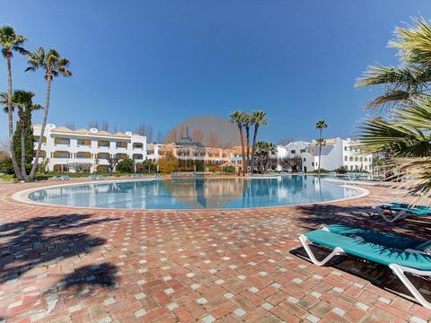 Excellent studio apartment in the Golden Club holiday village in the heart of the Ria Formosa in Cabanas de Tavira. Flat with bathroom with bathtub, living room/kitchenette, bedroom with access to terrace, with space for table and chairs and where yo...