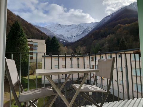 In an unspoilt valley of the Couserans, come and discover this well-appointed apartment with a breathtaking view of the surrounding mountains. Ideal for people who love hiking or any mountain-related activities. At the entrance, a large hallway with ...