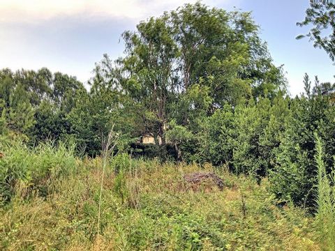 Arles for sale plot of wooded land near the city center. Kneeling neighborhood. Building area 37 m2 on the ground. ' Information on the risks to which this property is exposed is available on the Geohazards website: ... '