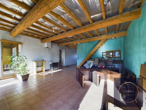 EXCLUSIVE TO LEGROS GROUPE IMMOBILIER Semi-detached farmhouse in the countryside. LEGROS GROUPE IMMOBILIER is proud to present you an exceptional exclusivity: a semi-detached farmhouse, located in the countryside, offering a peaceful and authentic li...