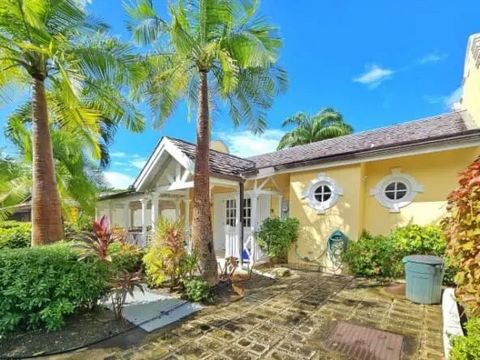 AVTÄCKNING AV PARADISET PÅ PORTERS COURT # 2: DIN BARBADOS FLYKT VÄNTAR! Inbäddat i hjärtat av Porters St. James, Barbados, lovar Porters Court #2 en tropisk oas av dina drömmar. Denna charmiga villa i 2-sovrums-, 2- och halvbadrumsstil blandar sömlö...