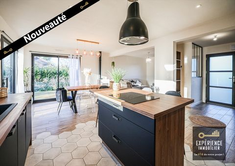BRITTANY - Côtes d'Armor - PLOURHAN - Limit of SAINT-QUAY-PORTRIEUX. Your local agency Expérience Immobilier is pleased to present this new exclusivity in the town of PLOURHAN de SAINT-QUAY-PORTRIEUX. The modern-style house with 100 m2 of living spac...