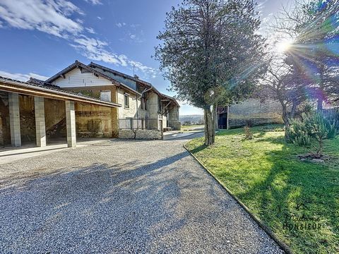 Discover Madame Monsieur Immobilier's latest offer in co-exclusivity! Enjoy a family home of 250 m2 of living space on a plot of 3000 m2 in RUY, offering a green and preserved environment. This old farmhouse, meticulously renovated in 2013, stands ou...