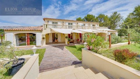 L'agence Elios Group a le plaisir de vous presenter sur la commune de Rousset, une magnifique villa indépendante de 11 pieces d'une superficie de 334 m2 sur une parcelle de terrain de 10 000 m2. À 25 minutes d'Aix-en-Provence, à 35 minutes de Marseil...