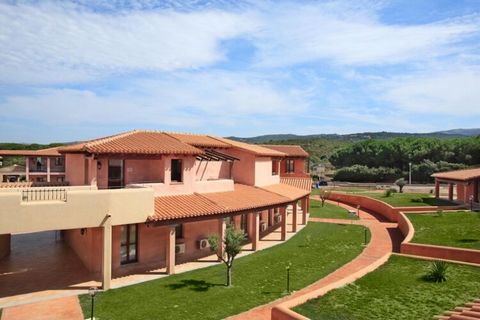 La residencia Baia dei Mirti está situada en Vignola Mare, en el municipio de Aglientu. El complejo está situado en medio del matorral mediterráneo frente a un magnífico pinar y está diseñado con líneas arquitectónicas armoniosas en el perfecto estil...