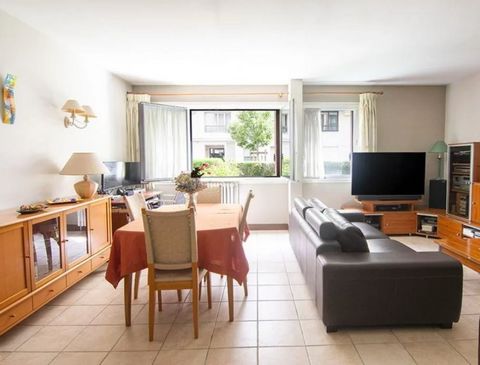 Three double-exposure rooms with RDJ access for a quiet, green lifestyle just a stone's throw from transport, schools, shops and amenities (line 13, T6 tramway, line 4, RER Laplace, future line 15 in 2025). A current two-bedroom apartment that can be...
