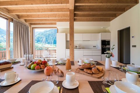 Les Portes de Megève is beautifully and quietly situated on a hill about 1.5 km from the centre of Megève and the first ski piste. In Megève you'll find a selection of chic boutiques, bars and restaurants and lively squares and alleys. The little vil...