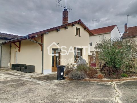 Located in Vitry-en-Perthois, this charming house extends over 690 m² of land with an outbuilding including a garage and a workshop space, offering the possibility of comfortably parking up to 4 vehicles. A terrace and a well-kept garden with access ...