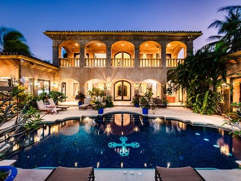 Luxuriöse tropische Eleganz in einer üppig angelegten Oase ist die Villa Tuscana der Inbegriff des neoklassischen toskanischen Stils. Wie das Betreten eines Filmsets nimmt dieses wunderschöne Haus die magische Qualität eines romantischen Märchens an....
