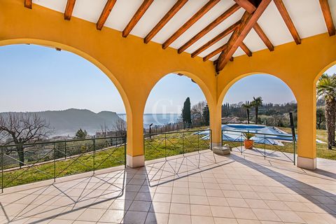 Exclusive and elegant detached villa, divided into two overlapping flats, in an exceptional panoramic position with unique and breathtaking lake views. The property enjoys absolute privacy and tranquillity; perfect for lovers of the finer things in l...