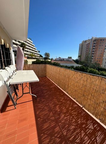 Flat in Calpe, the building is part of the Aparto Residence Galetamar complex. The flat has 65,34 m2 of total surface, 51 m2 of living area and 11,22 m2 of exterior terrace. It consists of two bedrooms, a bathroom, living room-kitchen and a large ter...