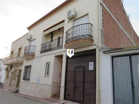 This new, 3 storey town house with an enormous garage plus storage area is ready to live in. Located in Bobadilla it is 15 minutes to Martos and Alcaudete and is offered below its valued price. With great outside spaces, a pool which can be warmed by...