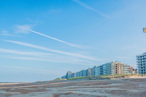 Modern ground floor apartment with 2 bedrooms Spacious sun terrace with garden furniture. heated outdoor swimming pool from June to the end of September Located amidst the bustling streets of Nieuwpoort's captivating coastal town, this exceptional ap...