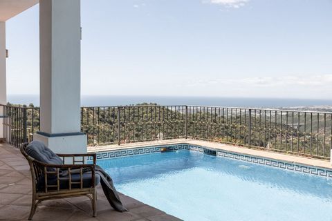 Located in Istán. A fabulously located South facing villa set on the higher part of the Sierra Blanca Country Club, enjoying a unique location boasting fantastic views of the mountains, the lake of Istán as well as to the Mediterranean coast all the ...